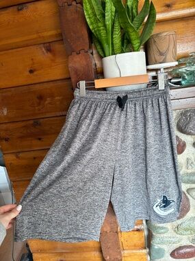 NHL Official Vancouver Canucks Men’s Small Drawstring Shorts - Heather Grey